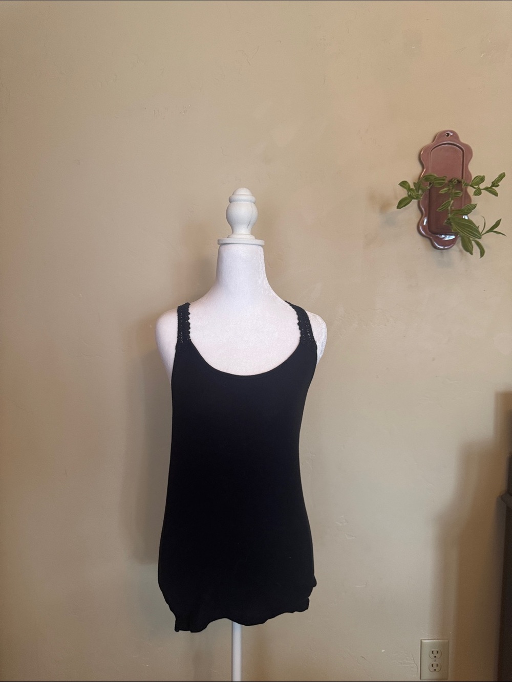 American Eagle Outfitters Black Scoop Neck Tank